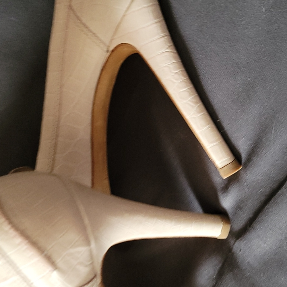 Givenchy heels - Picture 3 of 8